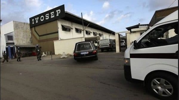 « Il y avait du monde et… » : un témoin raconte l’arrivée de la dépouille du président Bédié