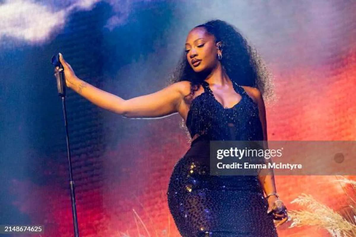 « Sortir avec moi, c’est comme une aventure ou un film », la chanteuse nigériane Tems