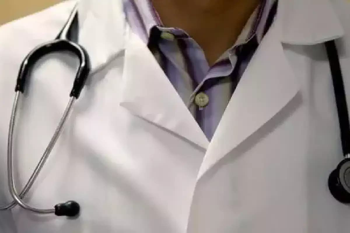 France: face à la pénurie, des médecins retraités à la rescousse à Albi