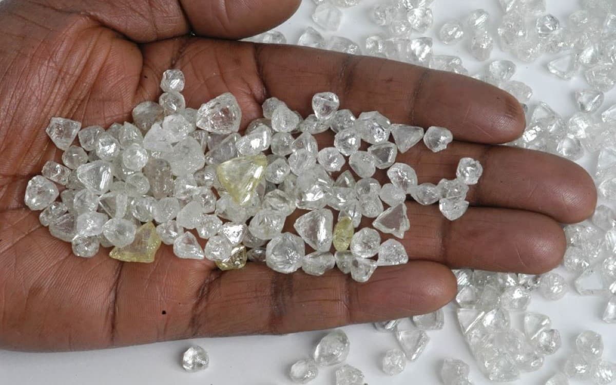 Centrafrique: le gouvernement salue la levée totale de l’embargo sur le diamant centrafricain