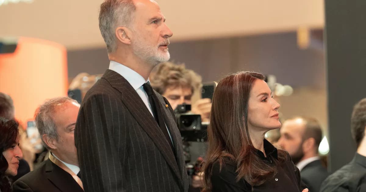 Letizia d’Espagne et Felipe VI présents à la cérémonie en hommage aux victimes