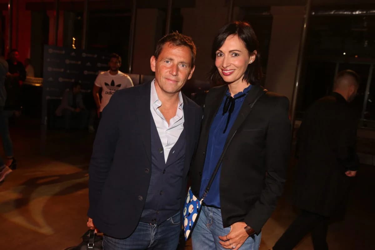 Daniel Riolo relaxé face à Didier Deschamps