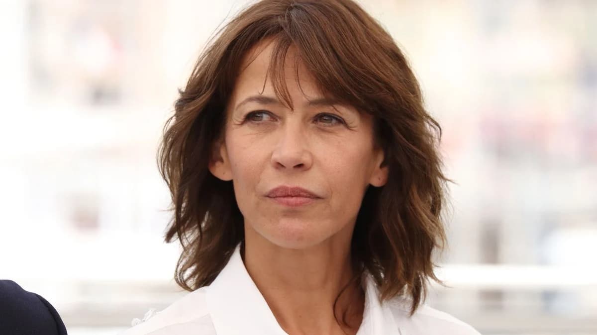 Sophie Marceau qualifie François Hollande de « lâche » et « goujat »