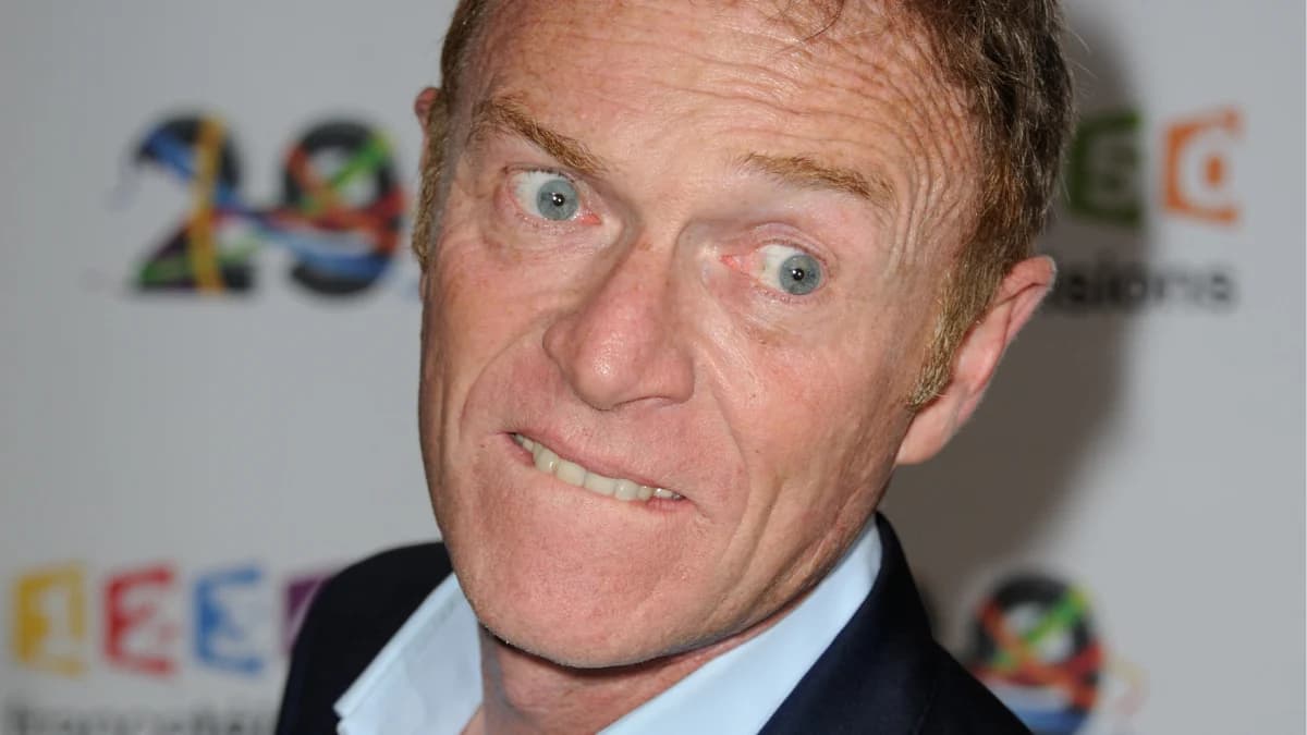 Christophe Hondelatte qualifie Dave de ‘nul et misérable’ en direct