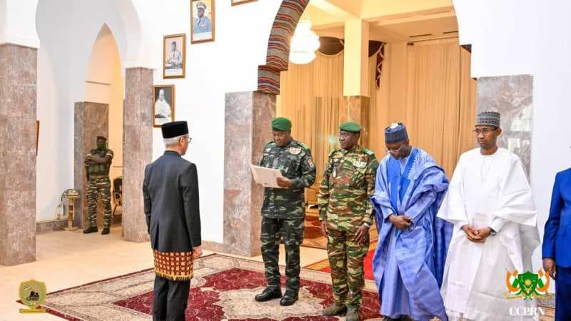Niger : 8 nouveaux ambassadeurs présentent leurs lettres de créances au Chef de l’État