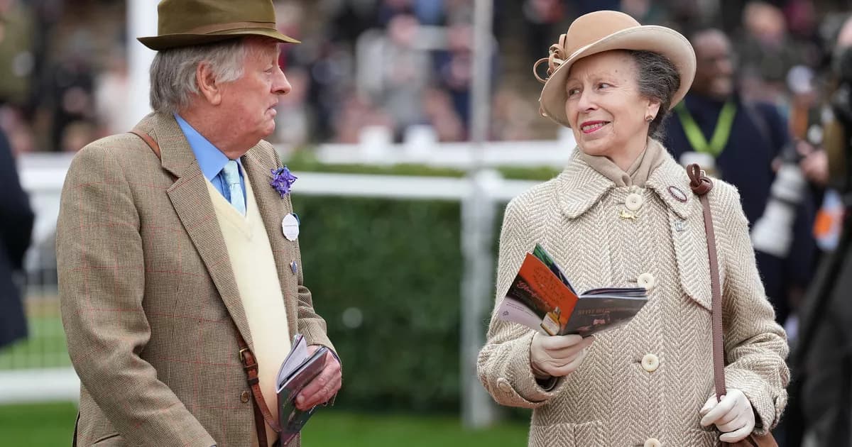 Andrew Parker Bowles, ex-mari de Camilla, aux petits soins pour la princesse Anne
