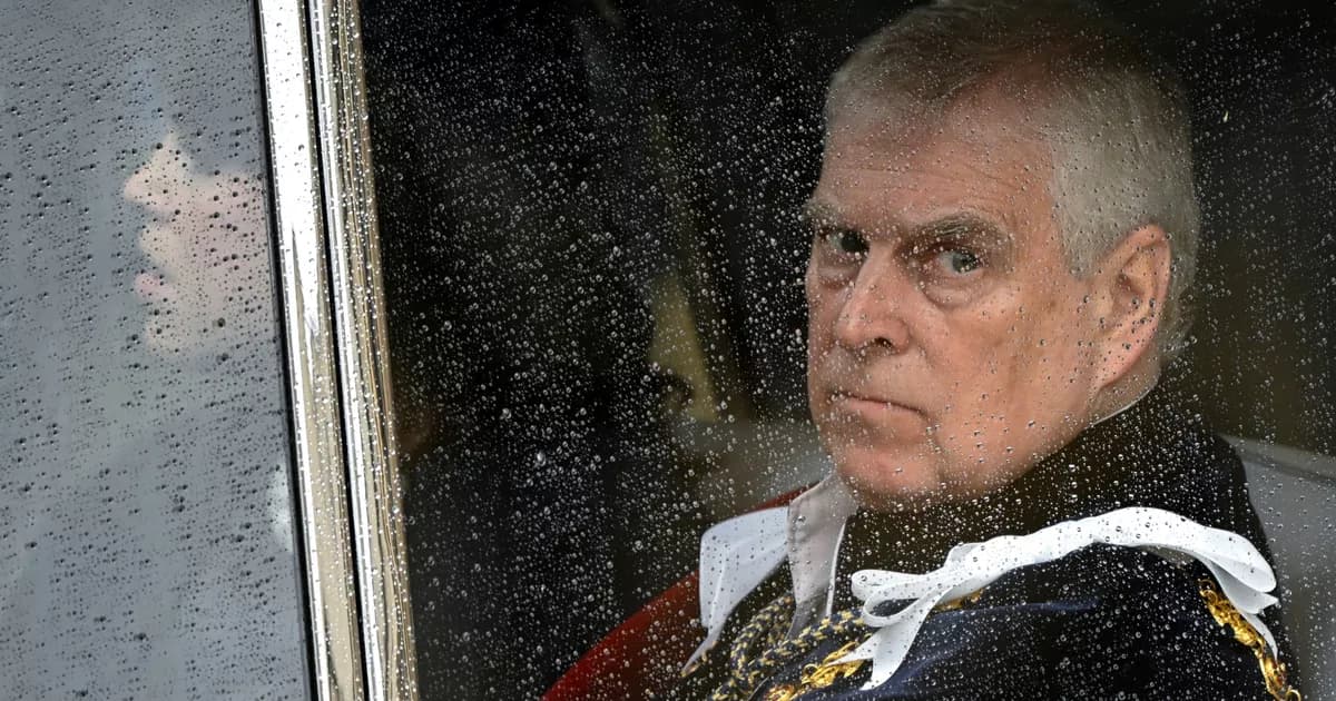 Affaire Epstein: le prince déchu Andrew remis en liberté dans l’attente des suites de l’enquête