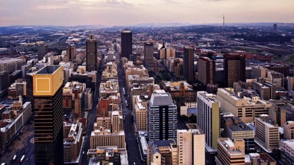 Afrique du Sud : un réseau d’escroquerie estimé à plus de 50 millions d’euros démantelé par la police