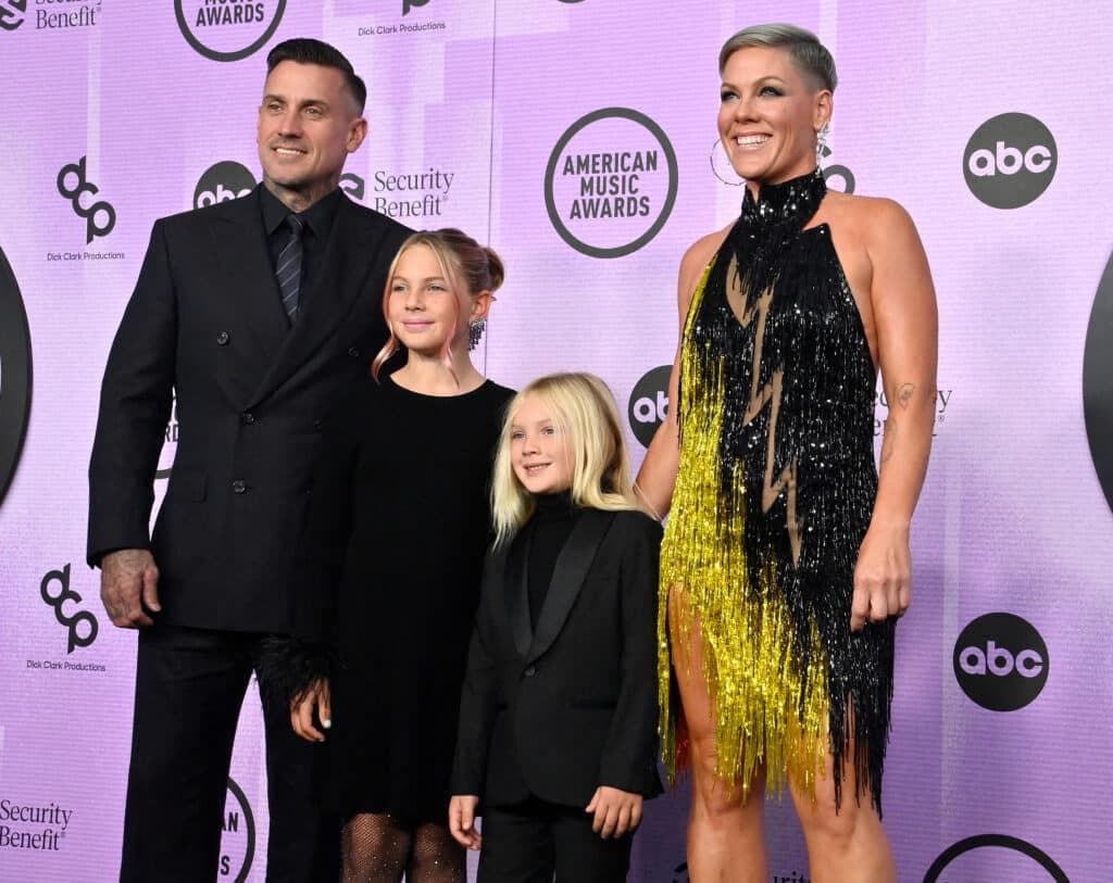 Selon plusieurs médias, Pink met fin à 20 ans de mariage avec Carey Hart