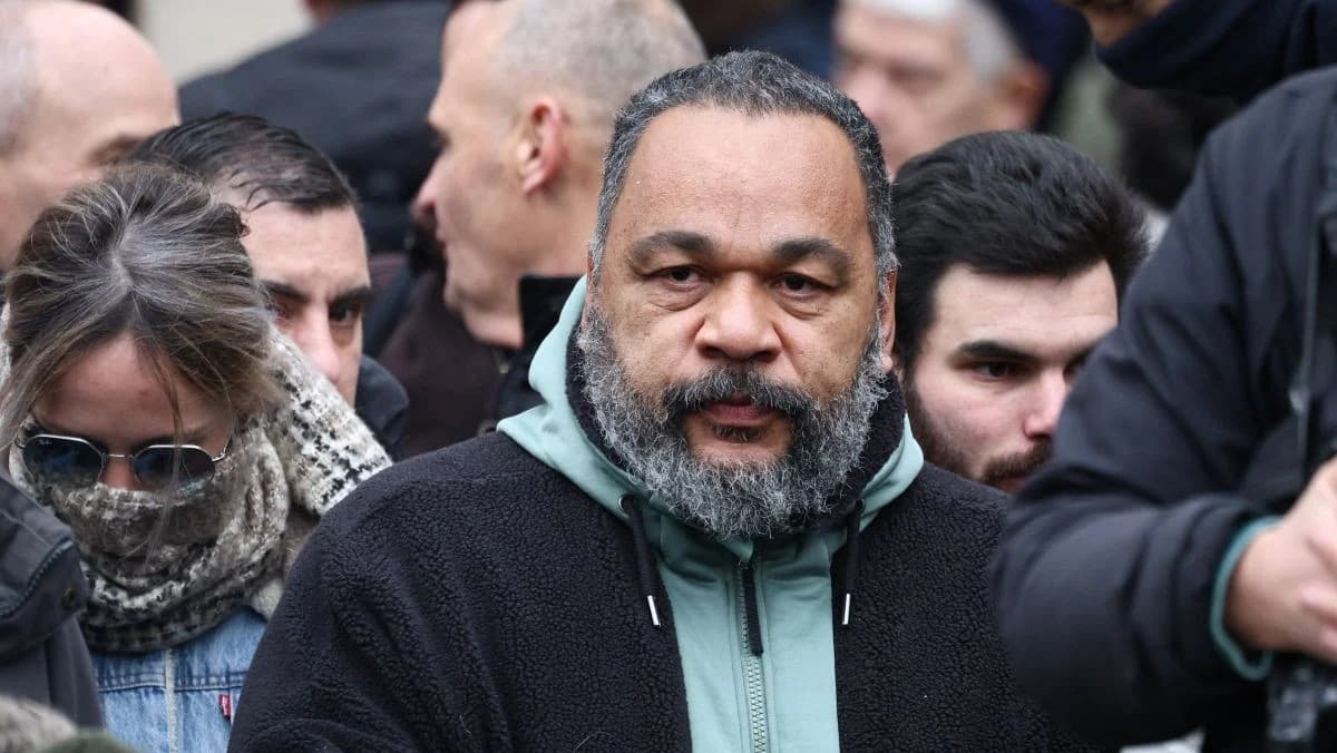 Dieudonné : « Je suis sidéré », refoulé aux frontières et interdit de spectacles