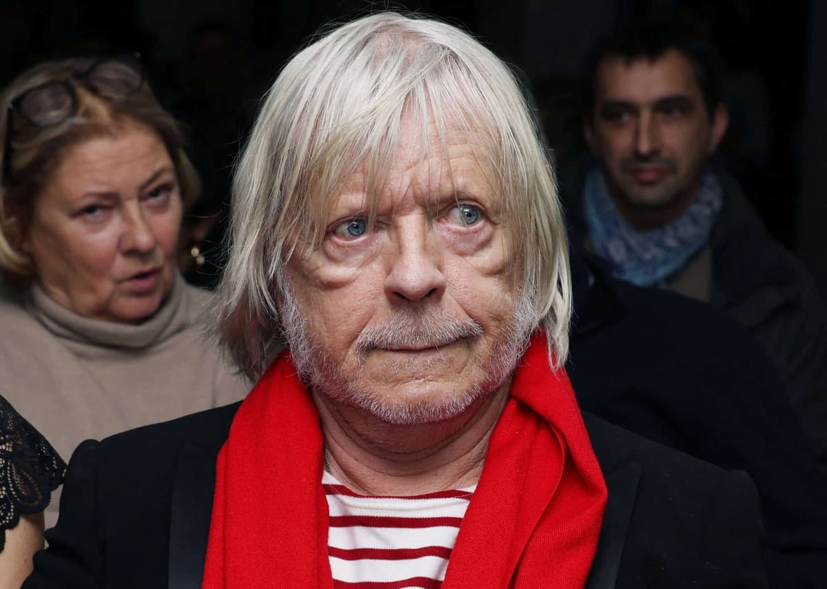 Renaud se montre agacé lors de sa dédicace à Paris