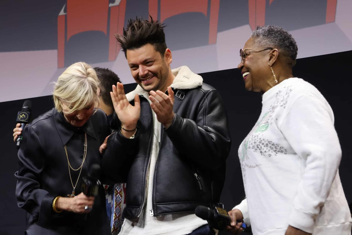 Kev Adams réunit Chantal Ladesou, Firmine Richard et Marthe Villalonga dans Maison de retraite