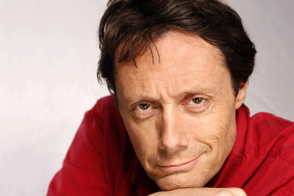 Antoine de Maximy révèle son salaire à six chiffres pour « J’irai dormir chez vous »