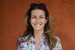 Anne-Claire Coudray, une maman « gênante » qui fait « baver » sa fille Amalia
