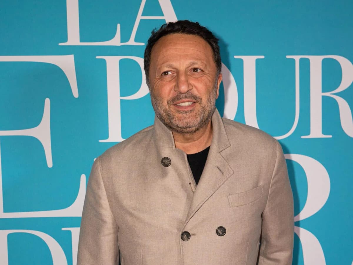 Arthur annonce en pleine interview le décès de son père et évoque la maladie de sa maman
Arthur révèle la mort de son père et parle pour la première fois de la maladie d’Alzheimer de sa mère
Arthur fait part du décès de son père et de la maladie d’Alzheimer de sa mère lors d’une interview
Arthur annonce en pleine interview le décès de son père et évoque la maladie de sa maman