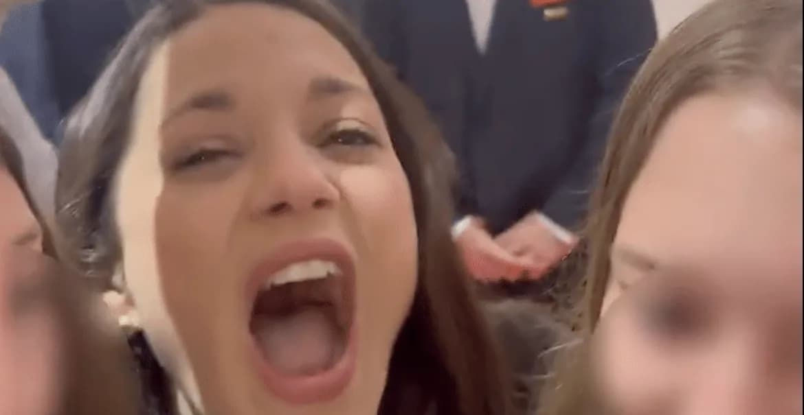 Cannes 2026 : Marion Cotillard hurle de douleur après qu’une fan lui écrase le pied, Guillaume Canet intervient