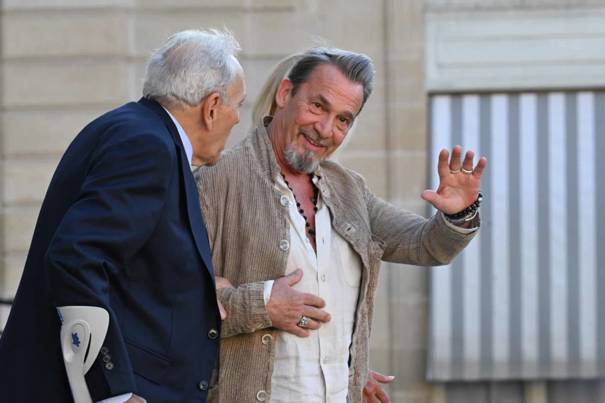 Florent Pagny présent à l’Élysée avec sa femme Azucena pour la remise d’une Légion d’honneur