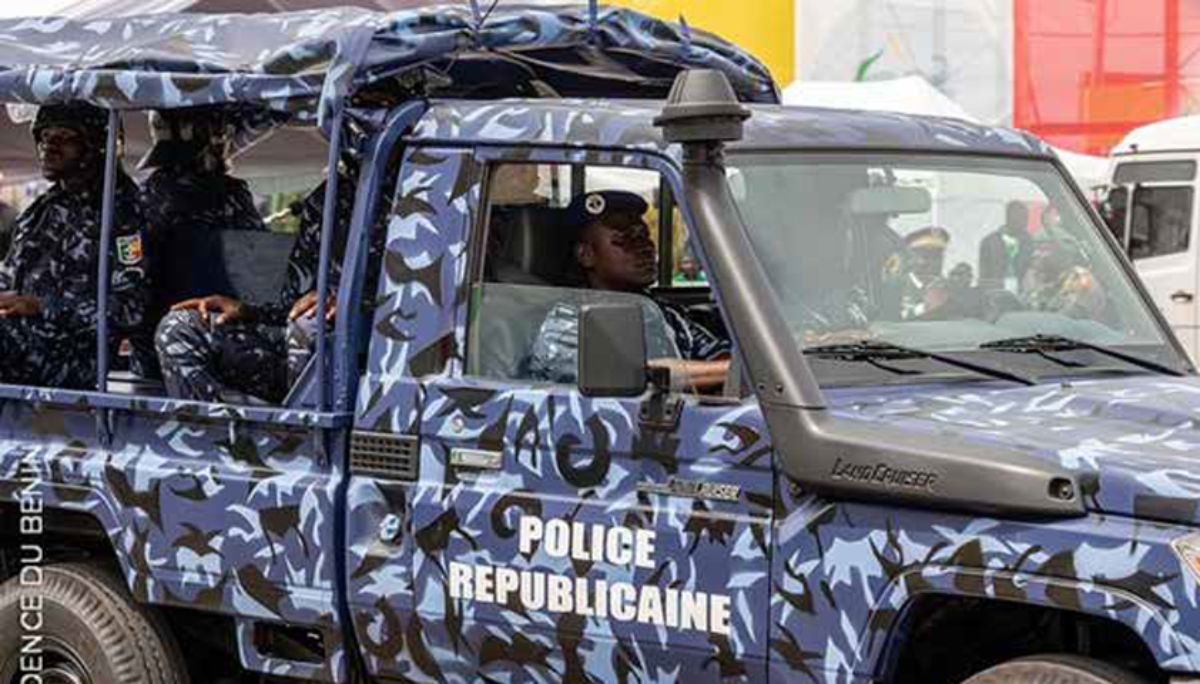 Extortion: police officer arrested following social media report