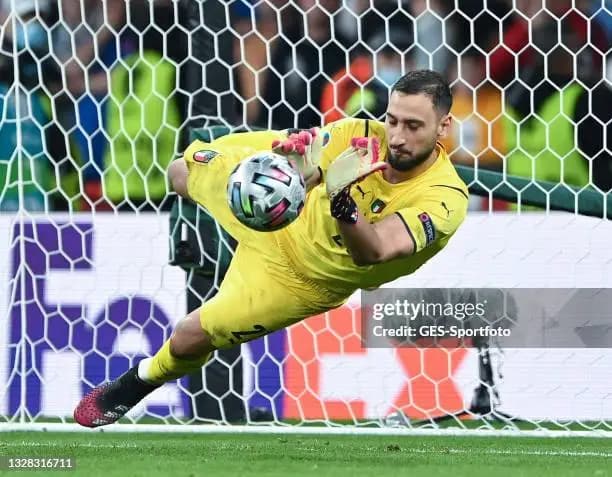 Schmeichel talks about his exchange with Donnarumma after the Manchester derby