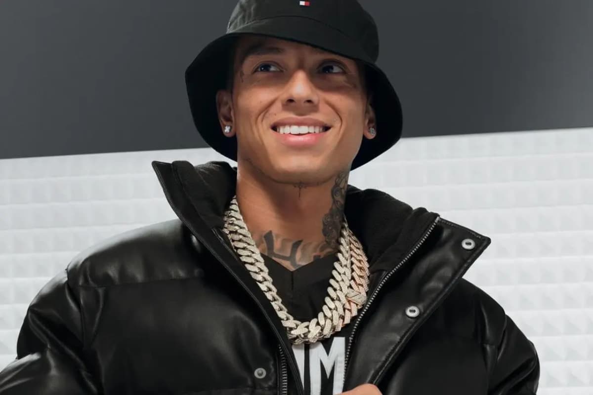 British rapper Central Cee announces his conversion to Islam live.