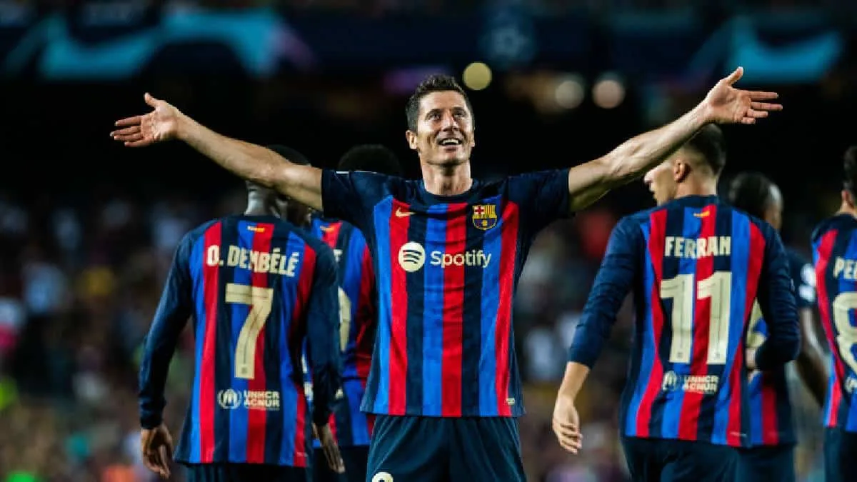 Robert Lewandowski closes the FC Barcelona chapter.