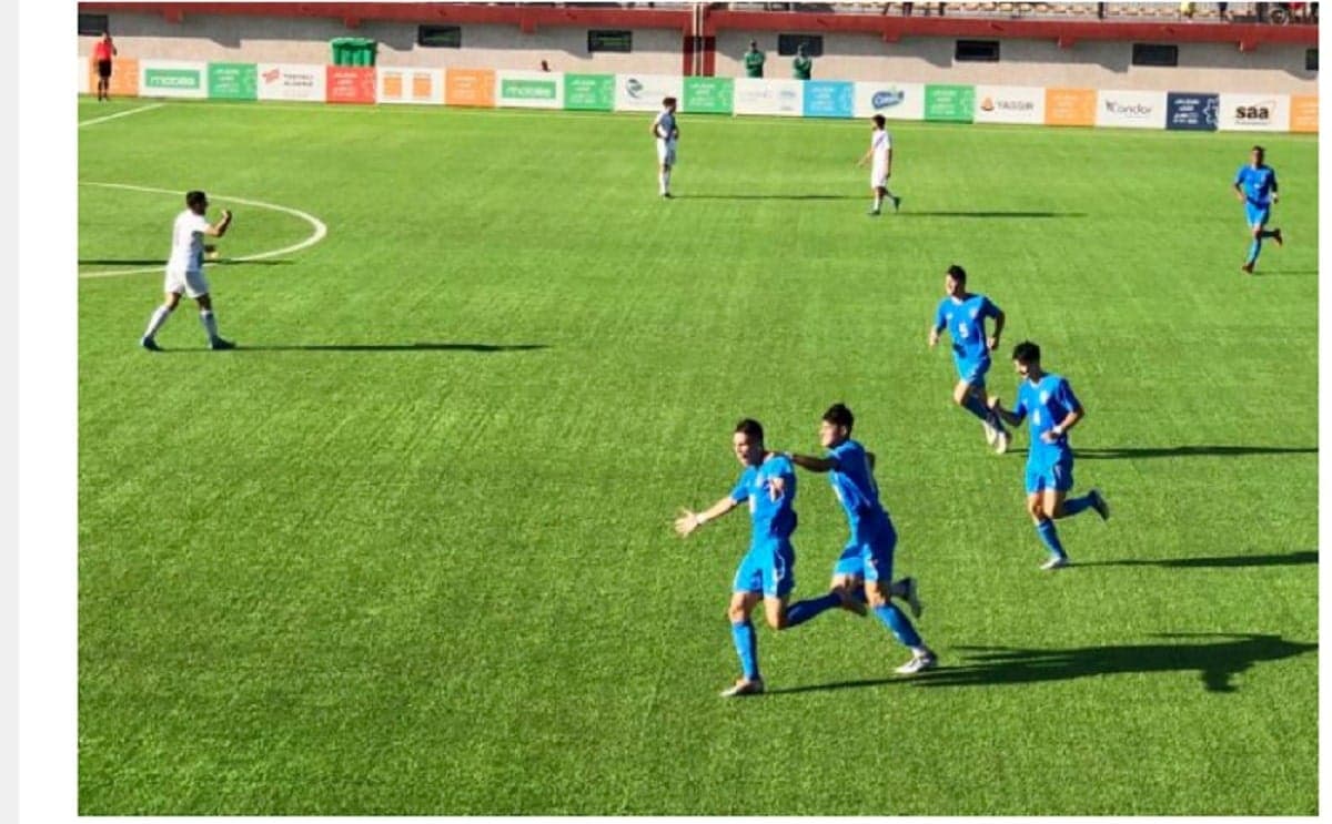 Les U18 de l'Italie célèbrent leur but face Ã  la Grèce