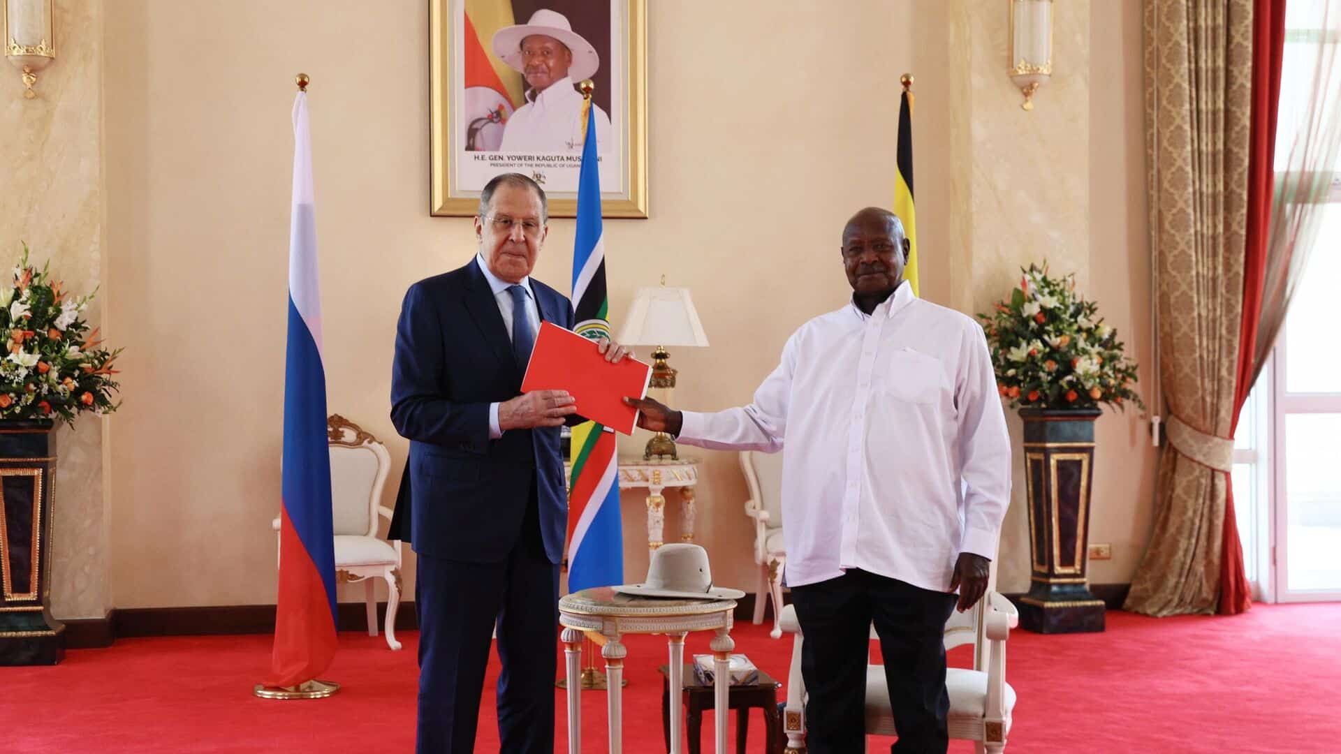 Après Sassou Nguesso, le chef de la diplomatie russe Sergueà¯ Lavrov chez Yoweri Museveni