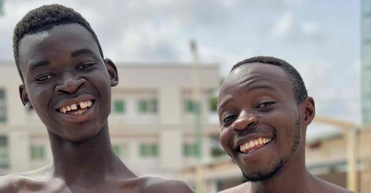 Bénin: vivez en image le spectacle « Attentat du rire » du duo Gros et Metis