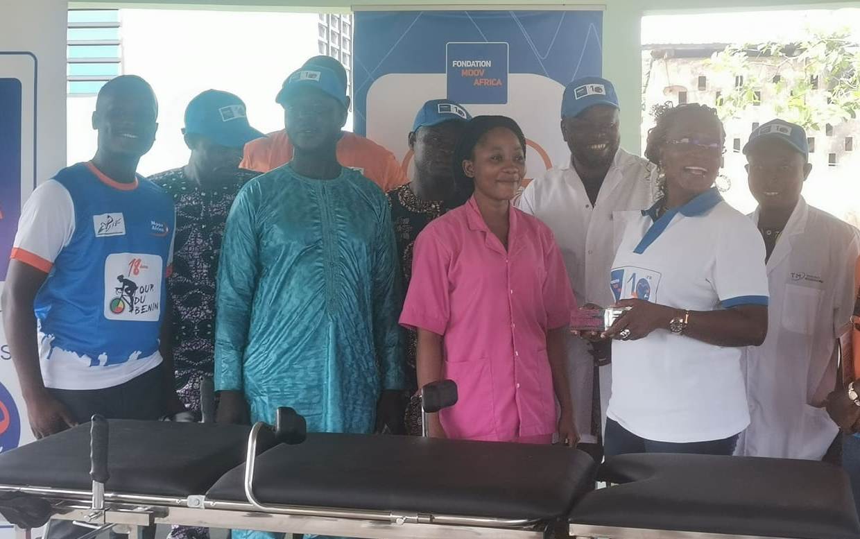 Bénin: don de table d’accouchement de la Fondation Moov Africa au centre de santé de Sèhouê