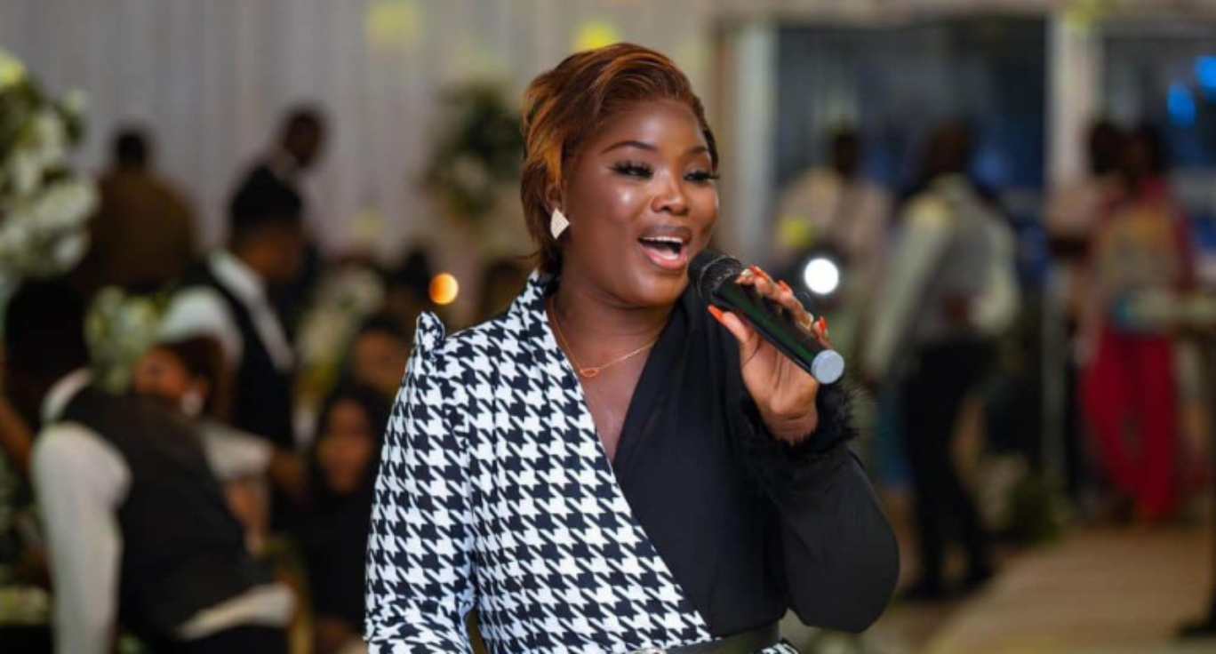 « Si vous voulez que j’arrête de chanter, il faut … », Roseline Layo après l’annonce de sa mort