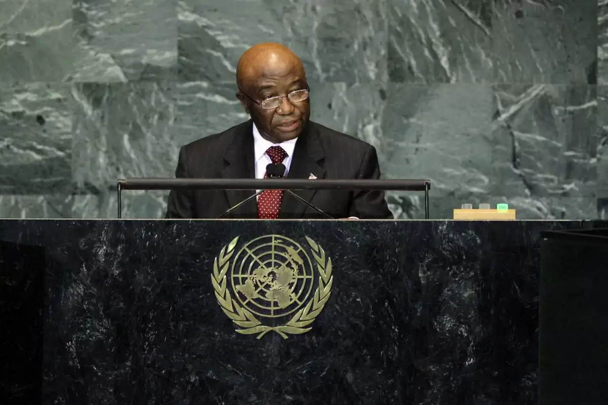 Liberia : le président Joseph Boakai appelle au strict respect des règles de marchés publics