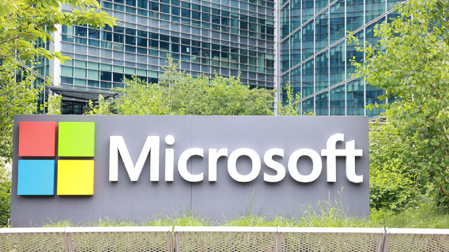 Panne mondiale chez Microsoft: plusieurs aéroports et banques bloqués