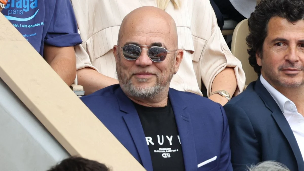 Pascal Obispo évoque une demande osée au plumard et dit l’avoir mise à la porte
