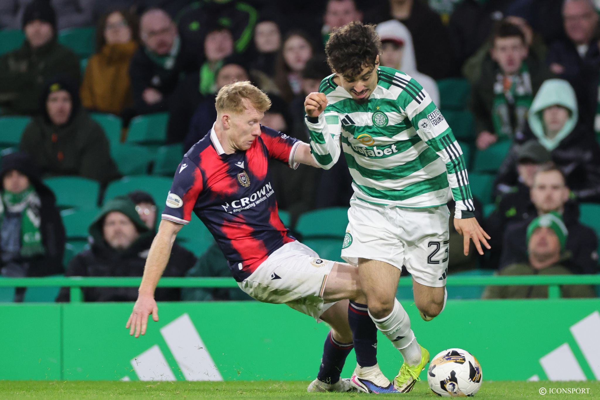 Naderi offre le derby aux Rangers, Celtic perd son invincibilité