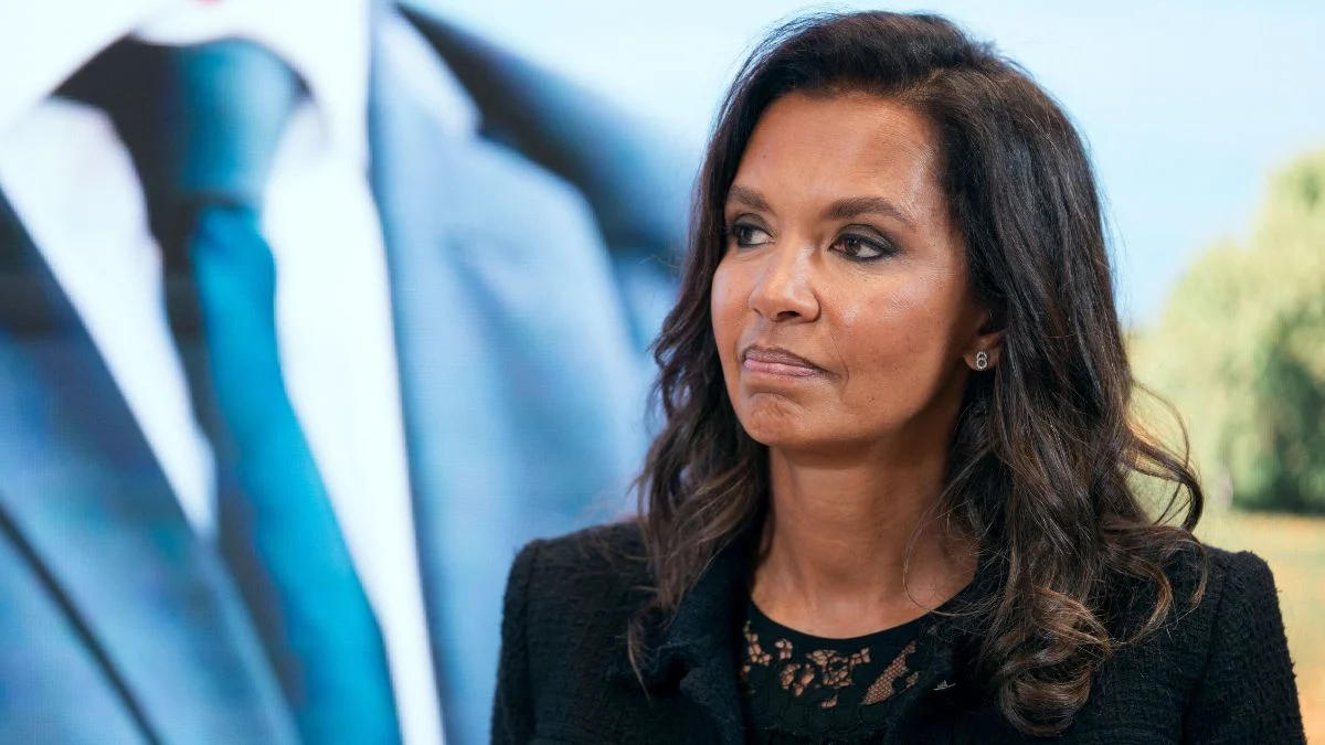 Karine Le Marchand raconte sa période d’anorexie et de boulimie sur le plateau de Vivement dimanche