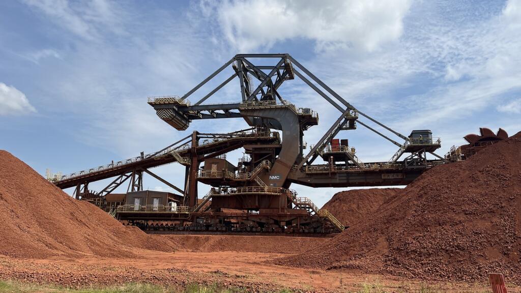 Guinée : après 300 M$ dans la bauxite, Glencore discute d’alumine et d’énergie