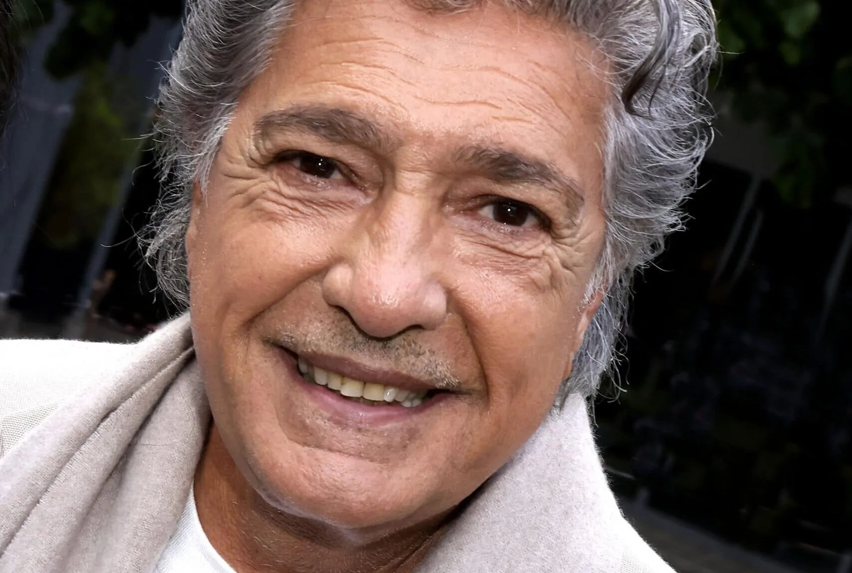 Frédéric François continue de chanter malgré une retraite de 1 000 euros à deux