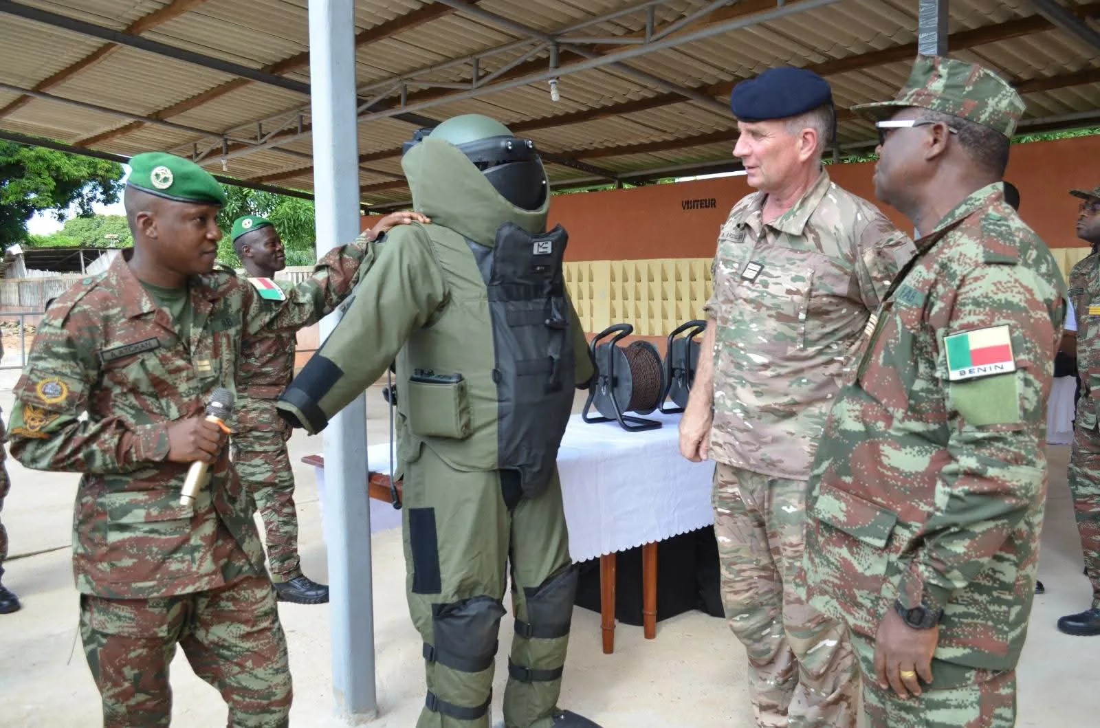 Sécurité: La France dote l’armée béninoise d’équipements de pointe pour contrer la menace des engins explosifs