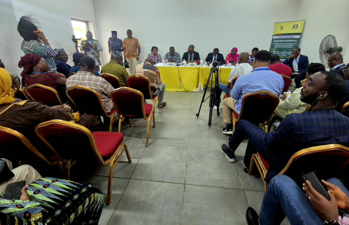 Bénin – 4ᵉ journée des travaux de la Commission mixte du Parlement de la CEDEAO: les députés échangent avec les femmes du marché PK3 à Cotonou