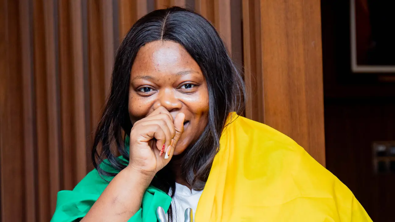 Bénin : Saara Houansou accueillie en héroïne après son sacre à The Voice Afrique francophone 2026