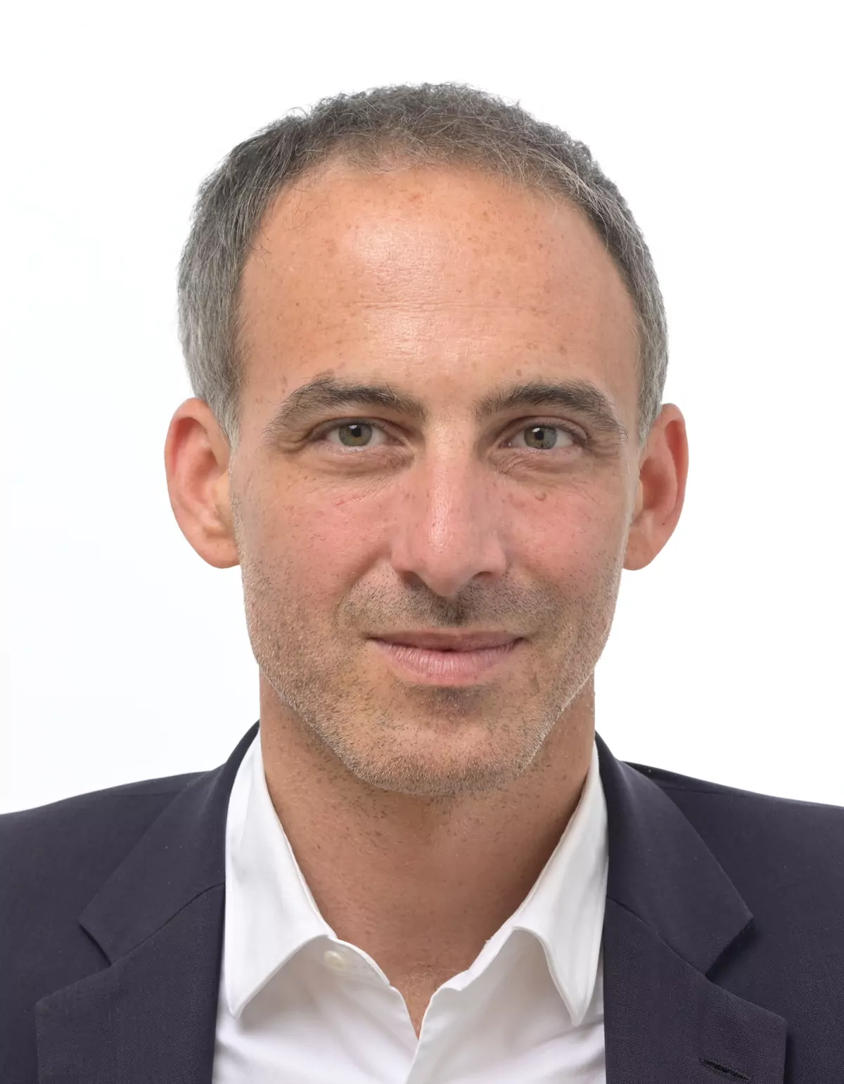 Léa Salamé se retire du 20 heures de France 2 pendant la candidature de Raphaël Glucksmann