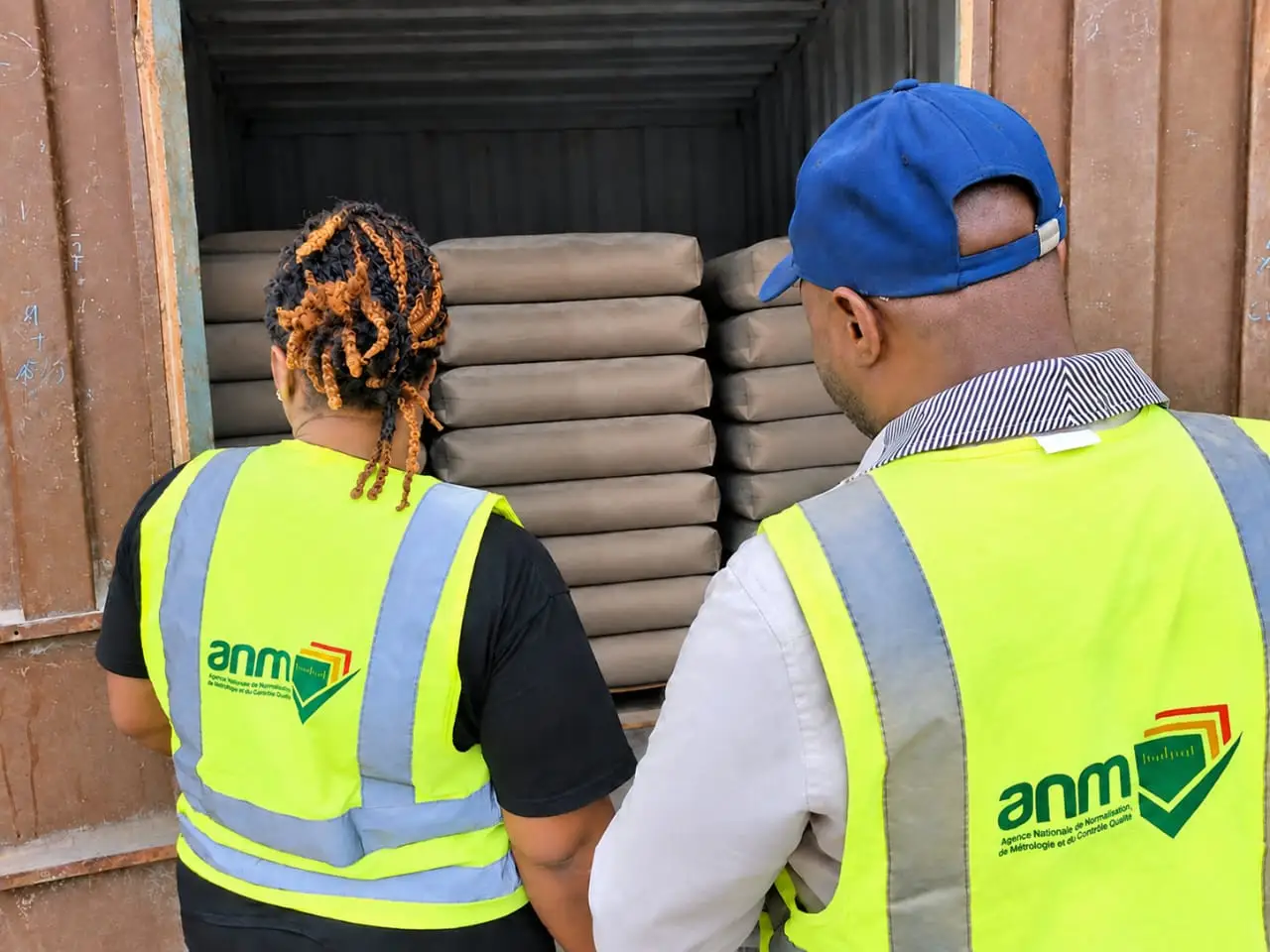 Porto-Novo et Pobè: l’Anm épingle quatre points de vente lors de contrôles inopinés sur le poids des sacs de ciment