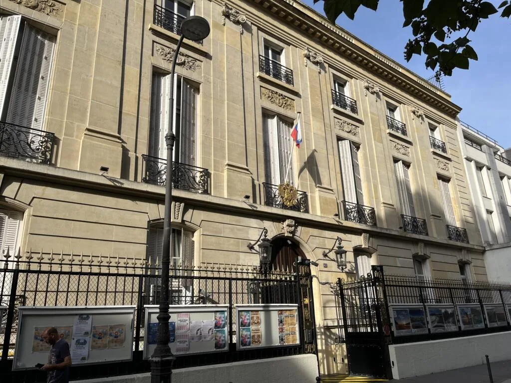 Tension diplomatique : Berlin et Moscou ferment réciproquement leurs instituts culturels après une attaque de drone