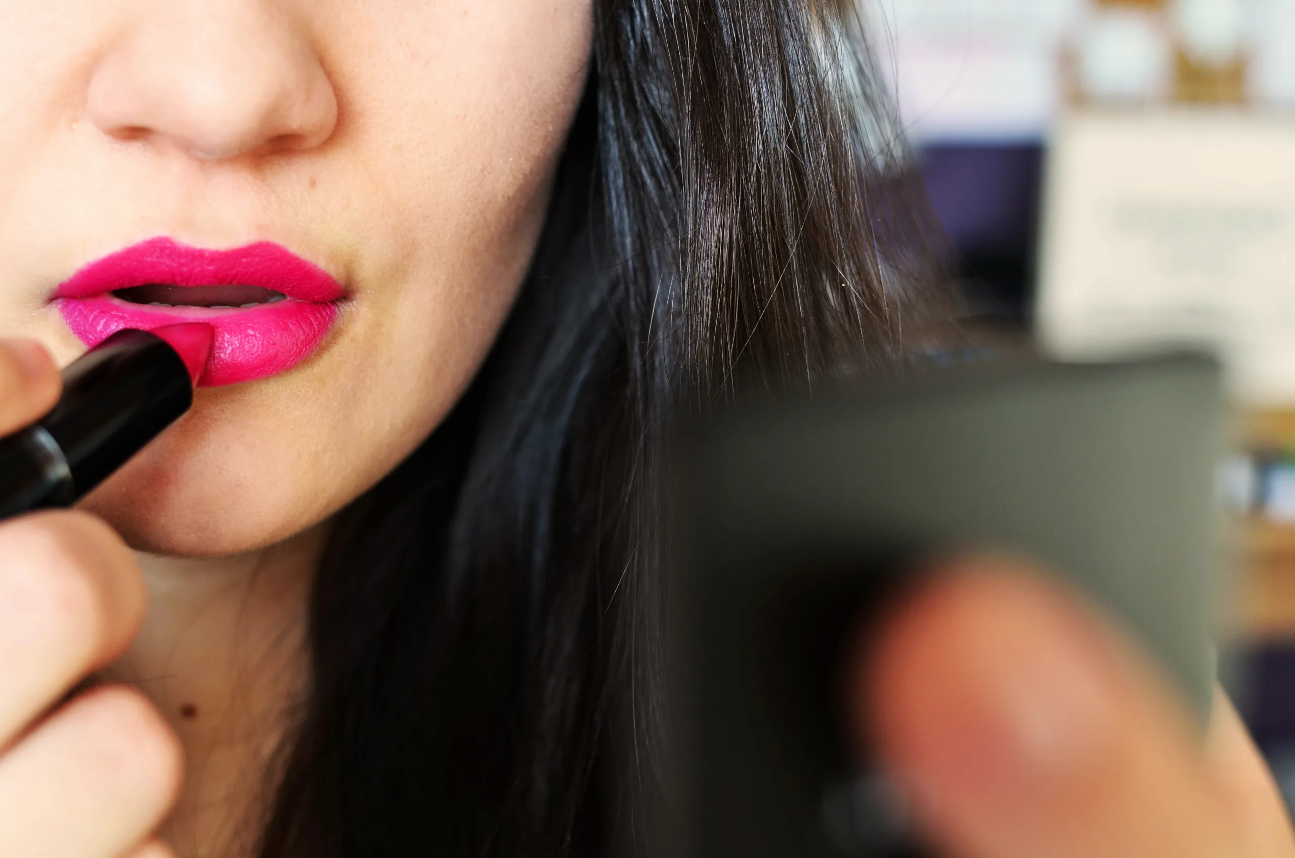 Frosted lips : le rouge à lèvres givré revient en 2026, comment l’adopter sur peau foncée
