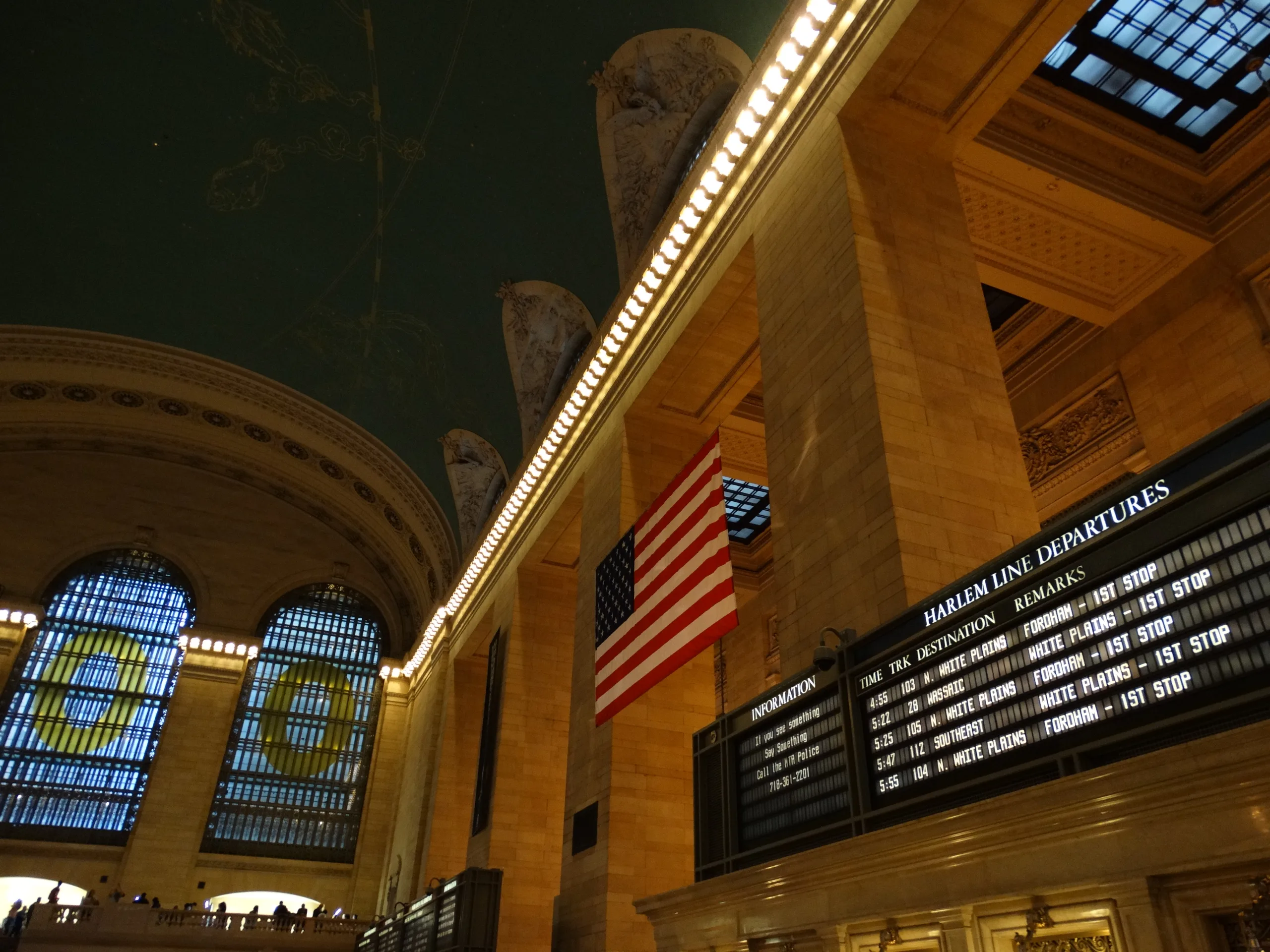 New York : 60 passagers fuient un train par les fenêtres après une menace