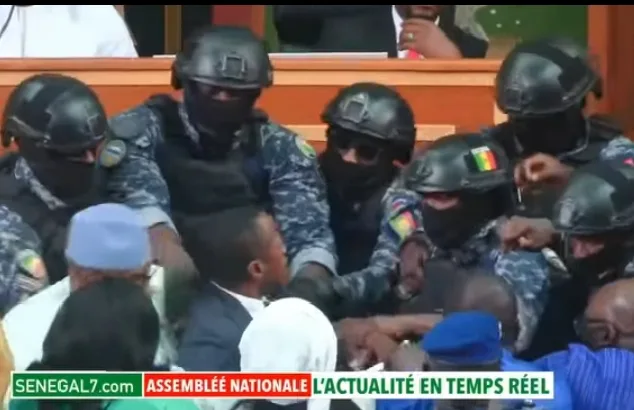 Senegal: Tension rises in the Assembly, an opposition deputy forcibly evacuated
