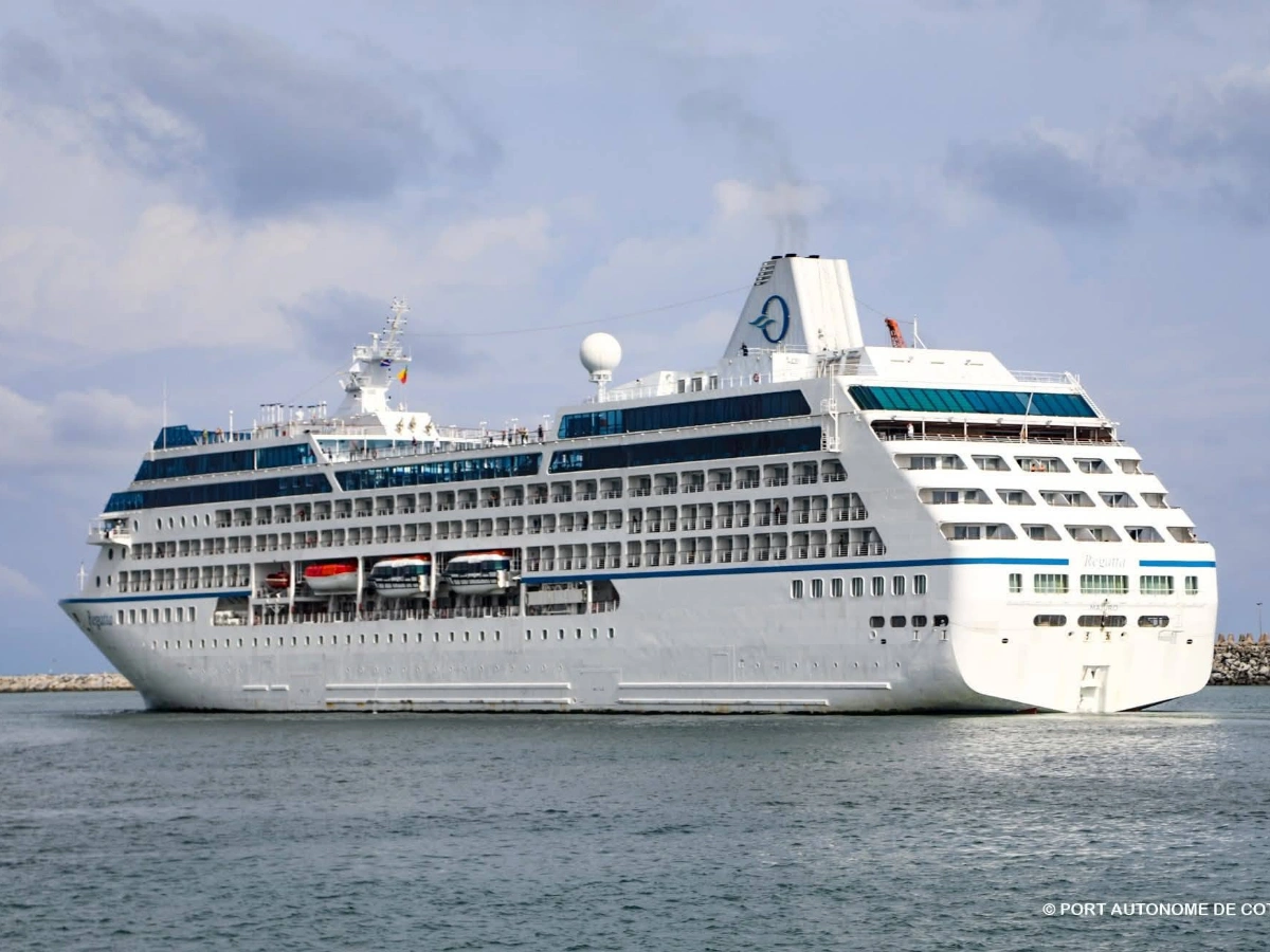 The cruise ship Oceania Regatta stops in Cotonou and opens a new chapter in cruise tourism in Benin.