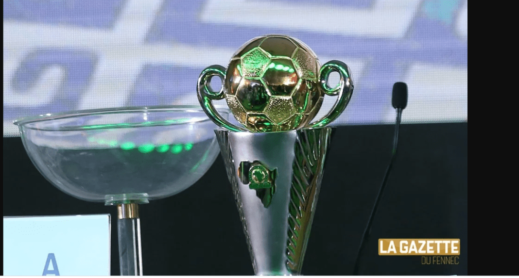 Le trophée de la Coupe de la Confédération africaine de football (CAF)