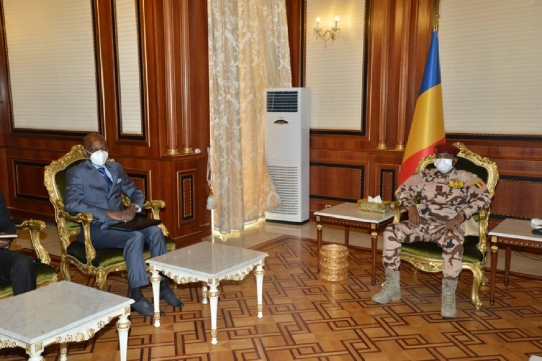 Le chef de la diplomatie togolaise reçu par le président du CMT Mahamat Idriss Deby