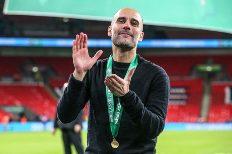 Guardiola cÃ©lÃ¨bre le titre de champion avec son Ã©quipe